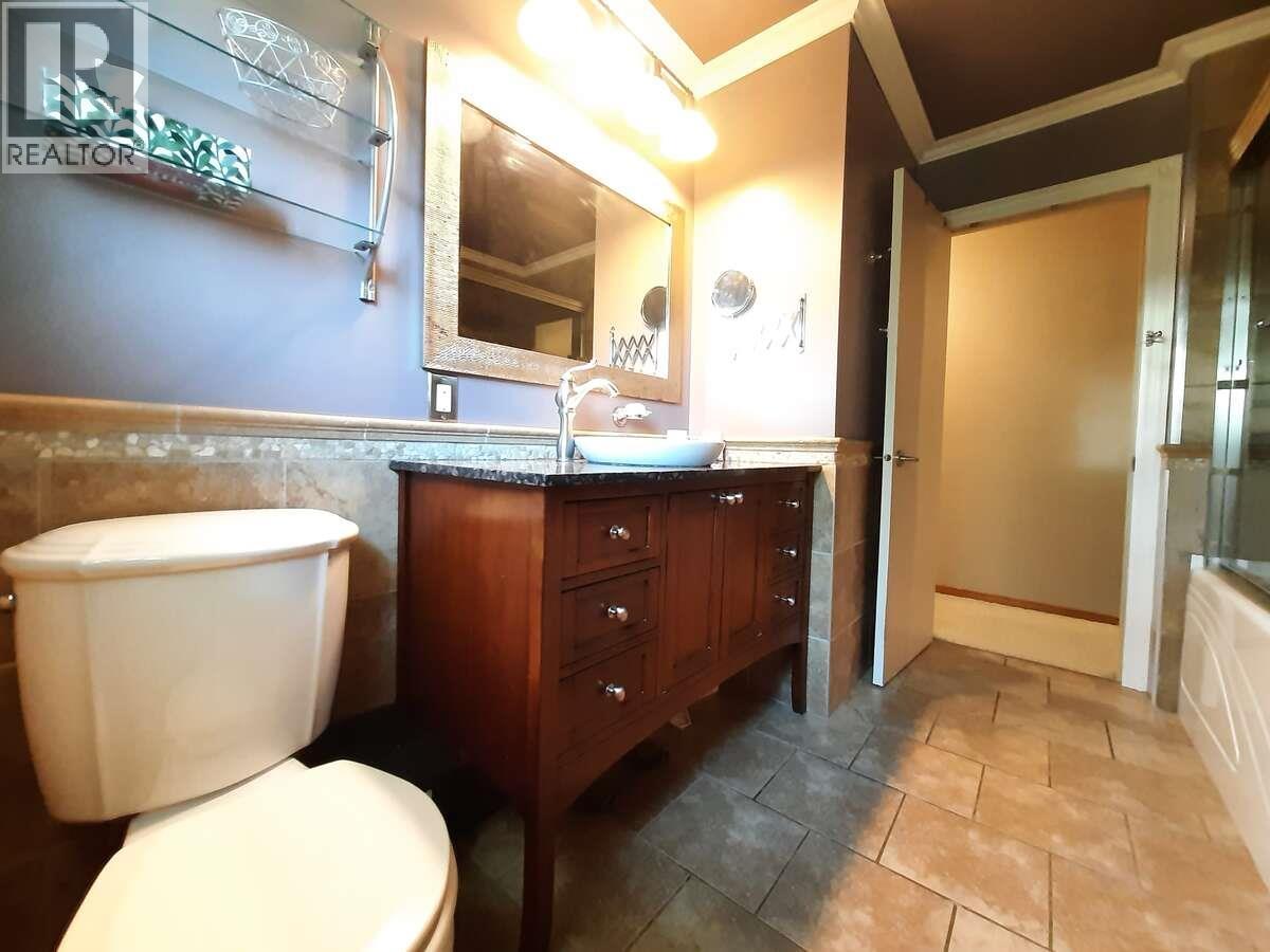 1323 7th Avenue Property Photo 17