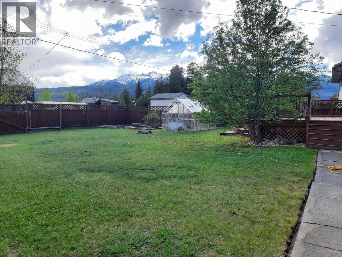 1323 7th Avenue Property Photo 38