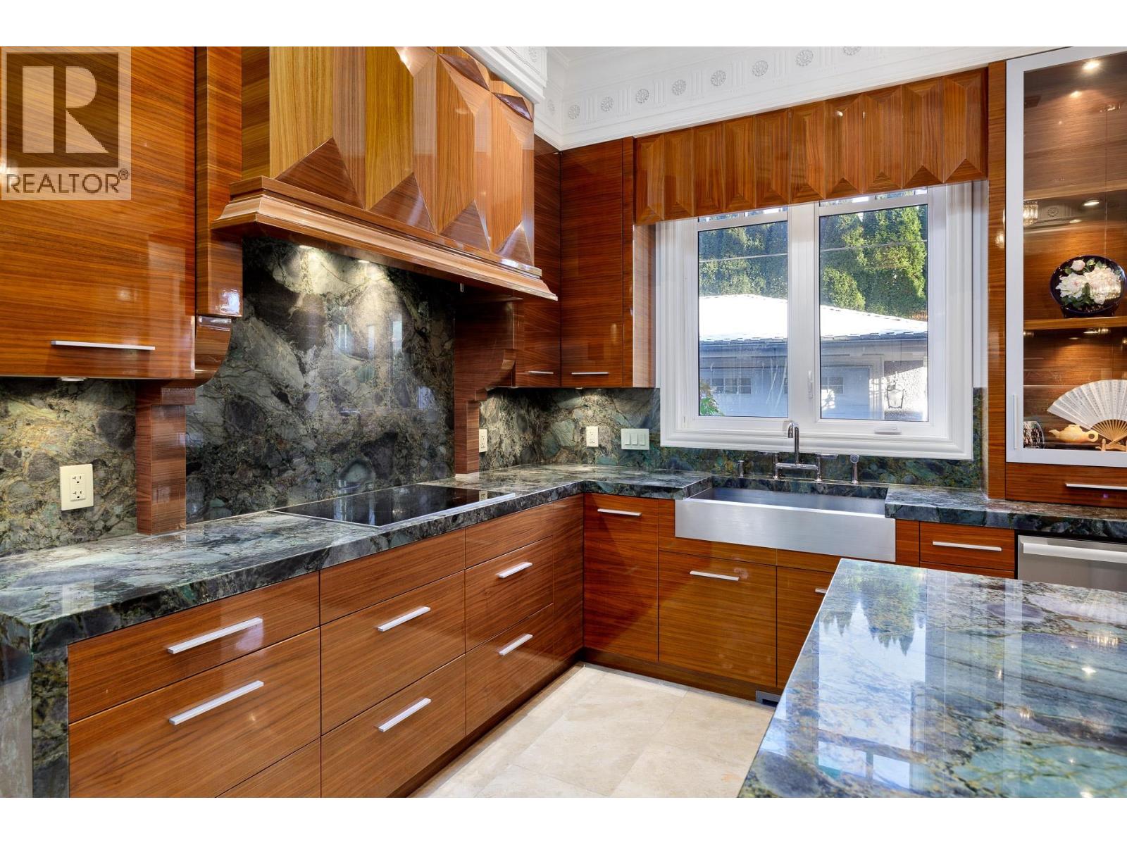 5826 Angus Drive Property Photo 10