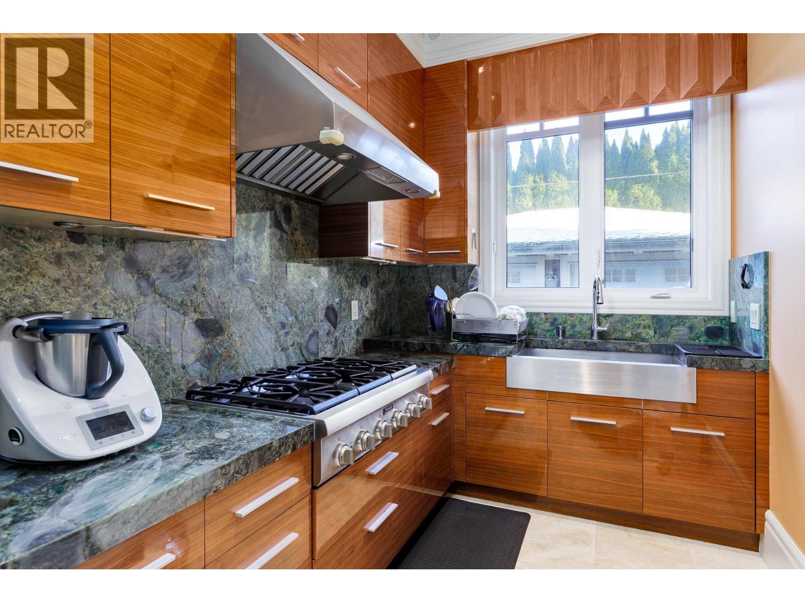 5826 Angus Drive Property Photo 12