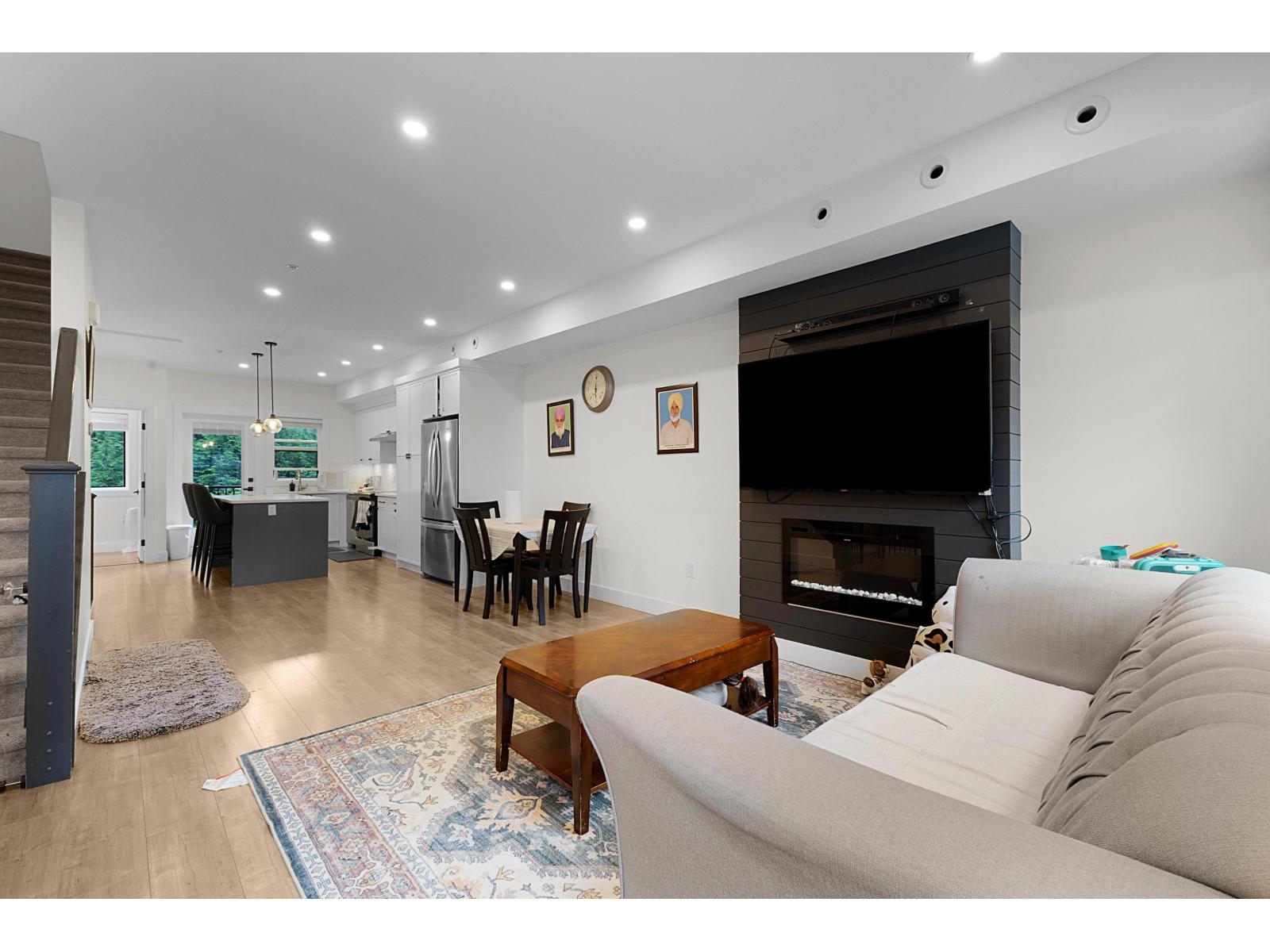 11 32970 Tunbridge Avenue Property Photo 12