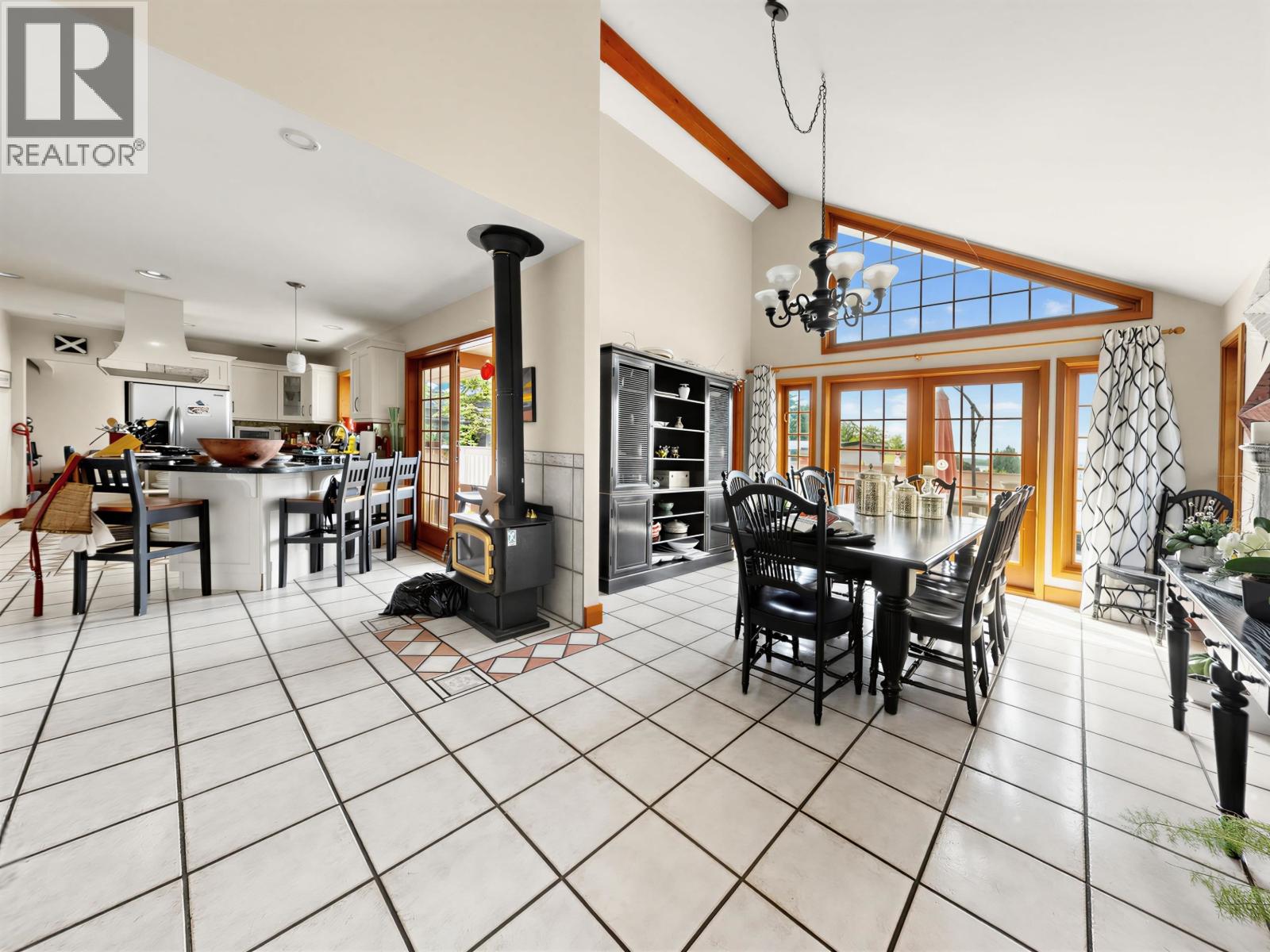 2148 Kings Avenue Property Photo 2