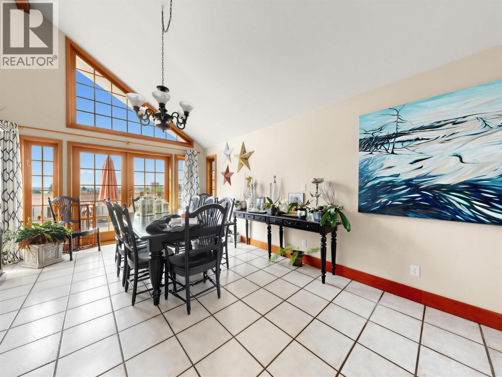 2148 Kings Avenue Property Photo 3
