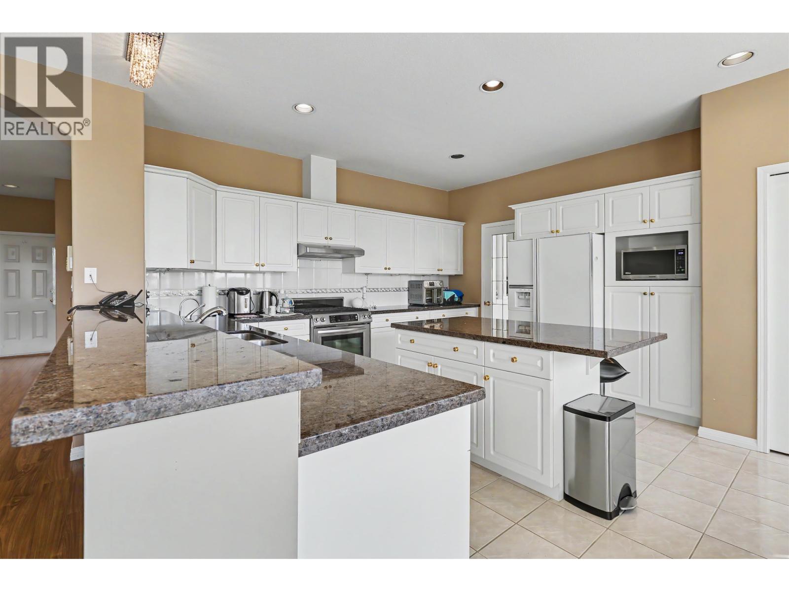 2586 Jade Place Property Photo 8