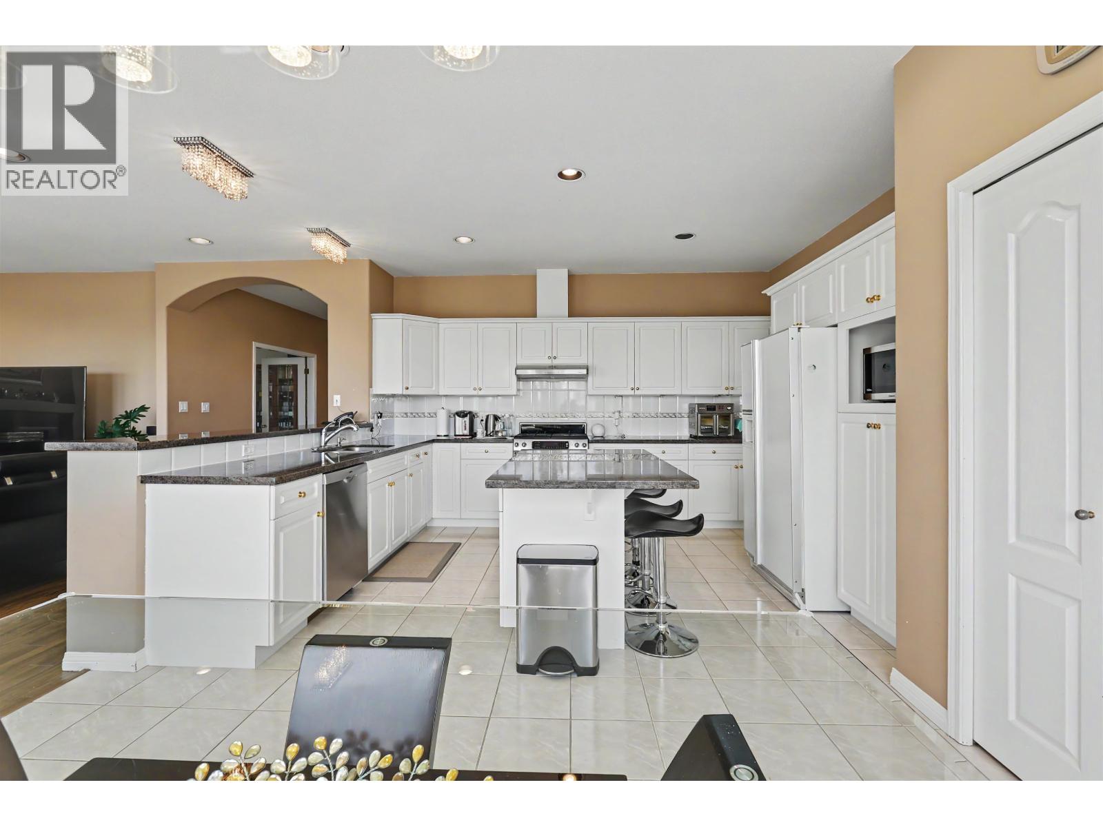 2586 Jade Place Property Photo 10