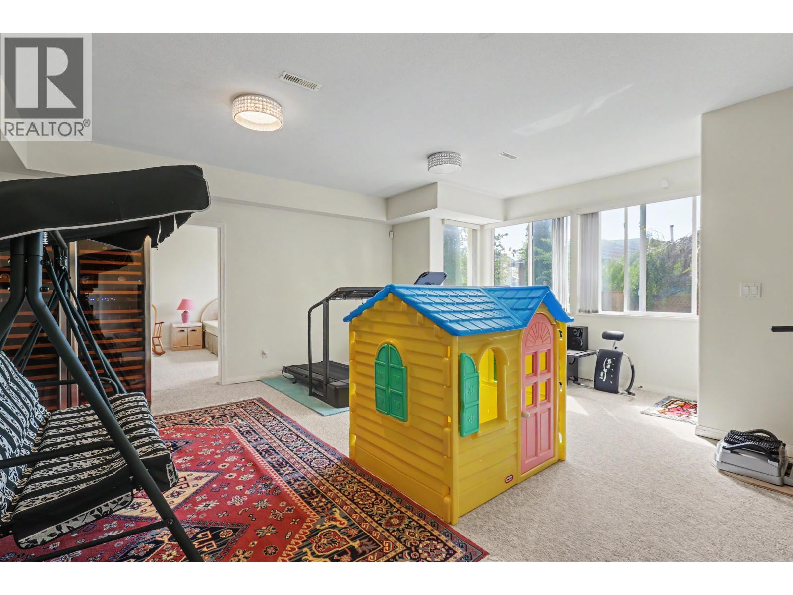 2586 Jade Place Property Photo 28