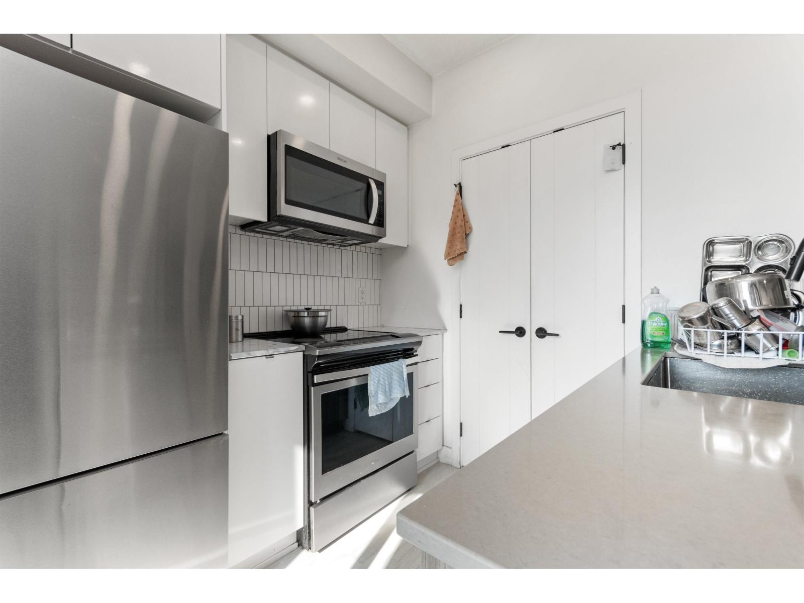 6 32828 Landeau Place Property Photo 17