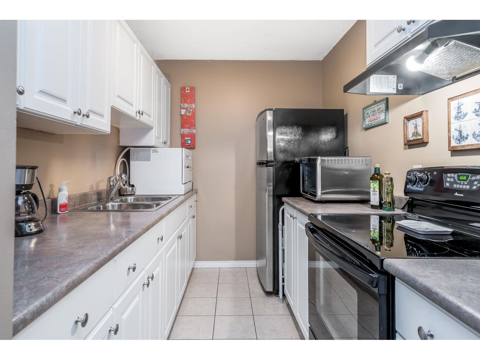70 17712 60 Avenue Property Photo 4