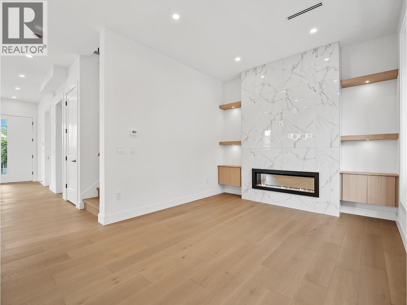 2 6885 Aubrey Street Property Photo 3