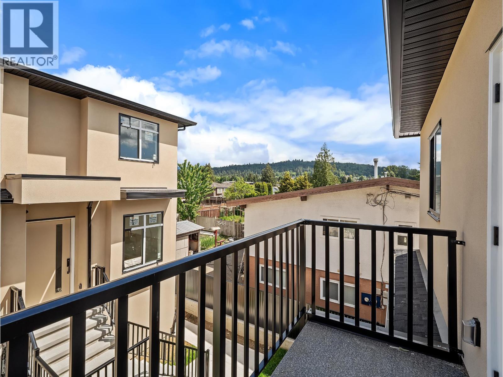 2 6885 Aubrey Street Property Photo 16