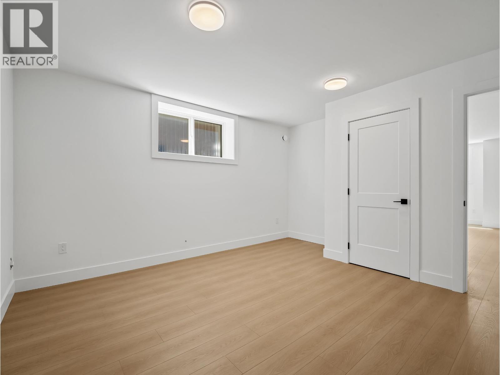 2 6885 Aubrey Street Property Photo 22
