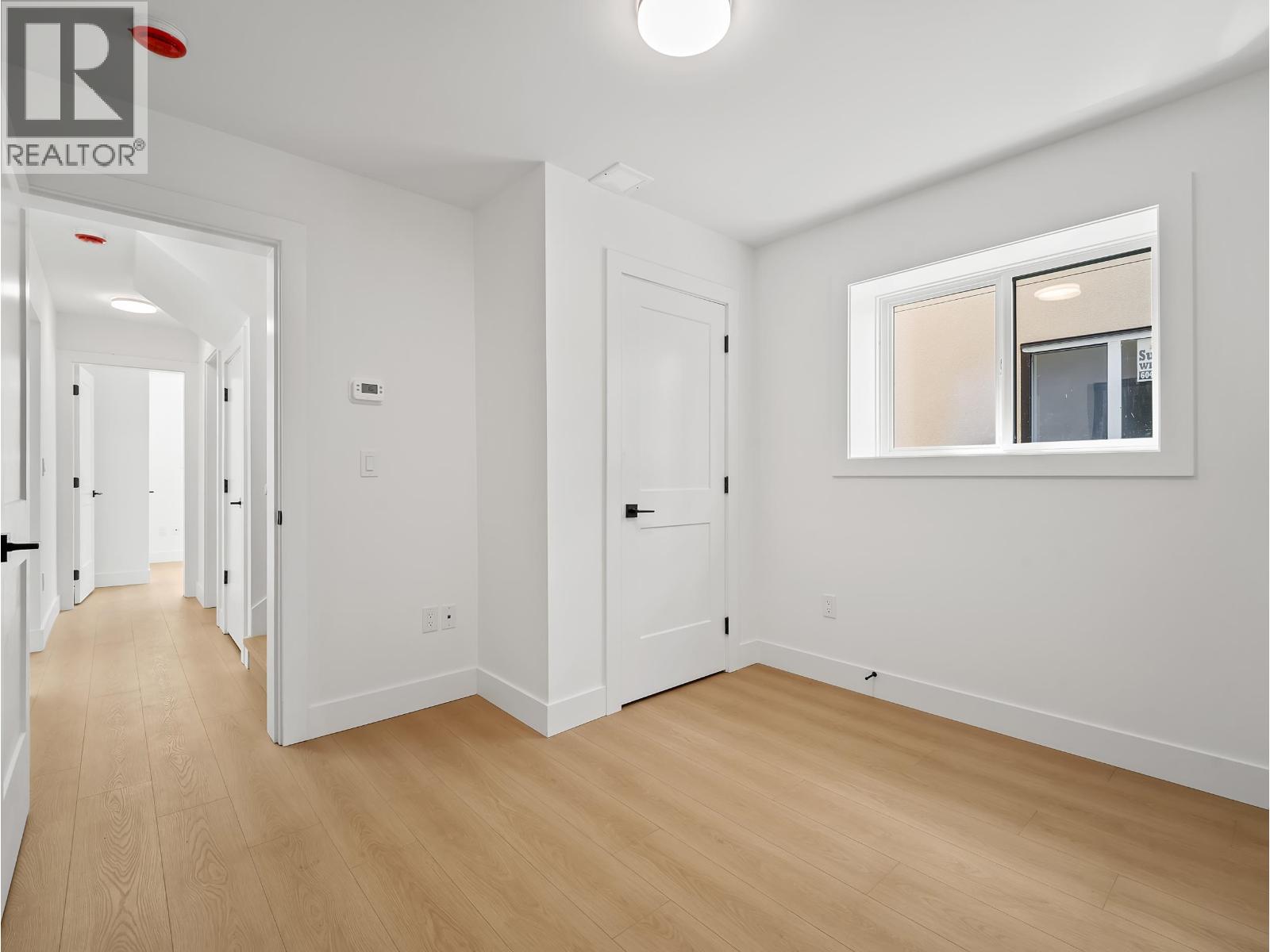 2 6885 Aubrey Street Property Photo 23