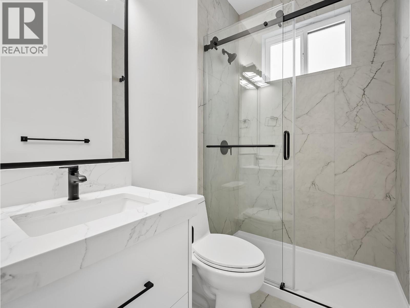2 6885 Aubrey Street Property Photo 25