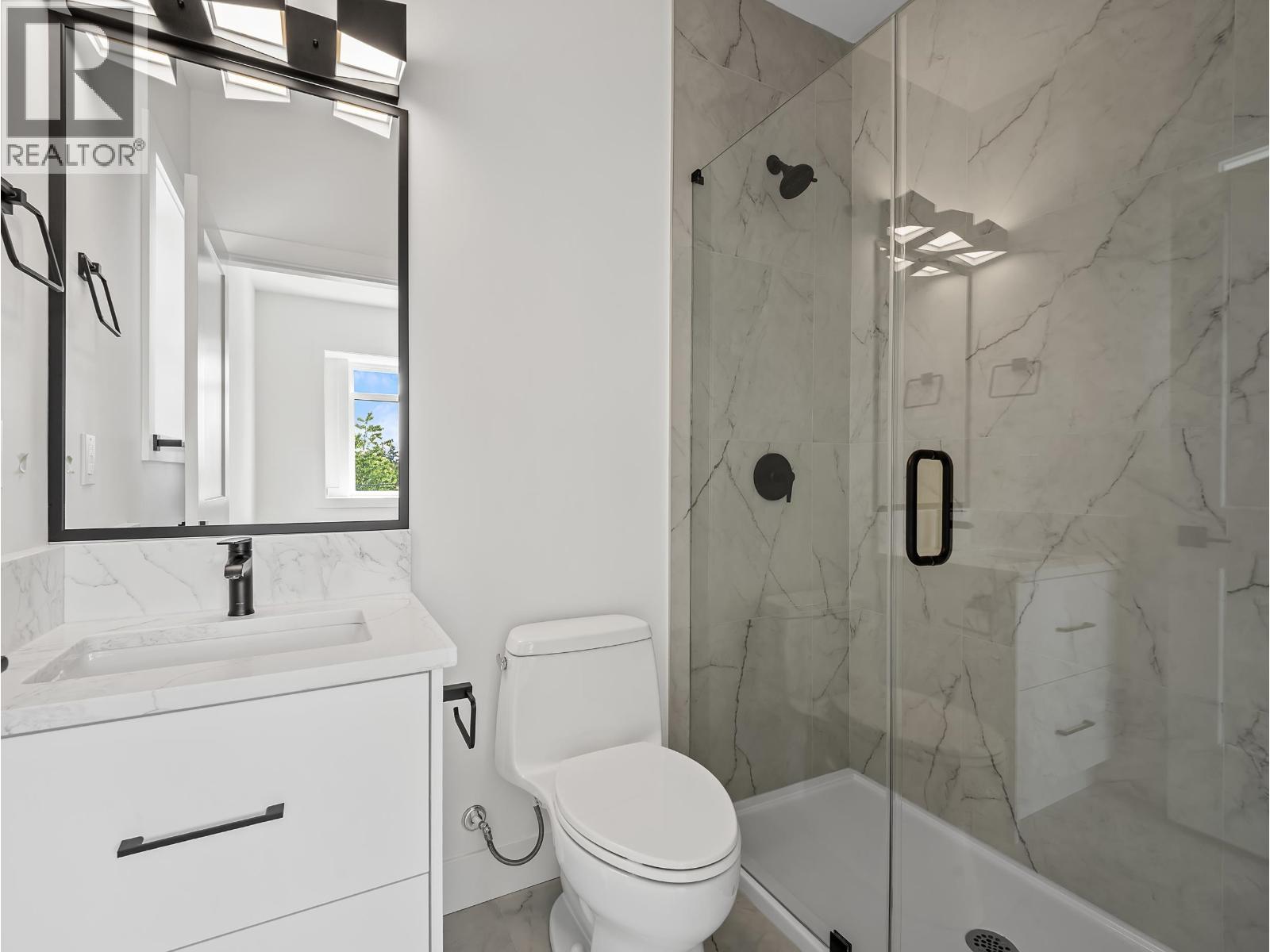 2 6885 Aubrey Street Property Photo 26