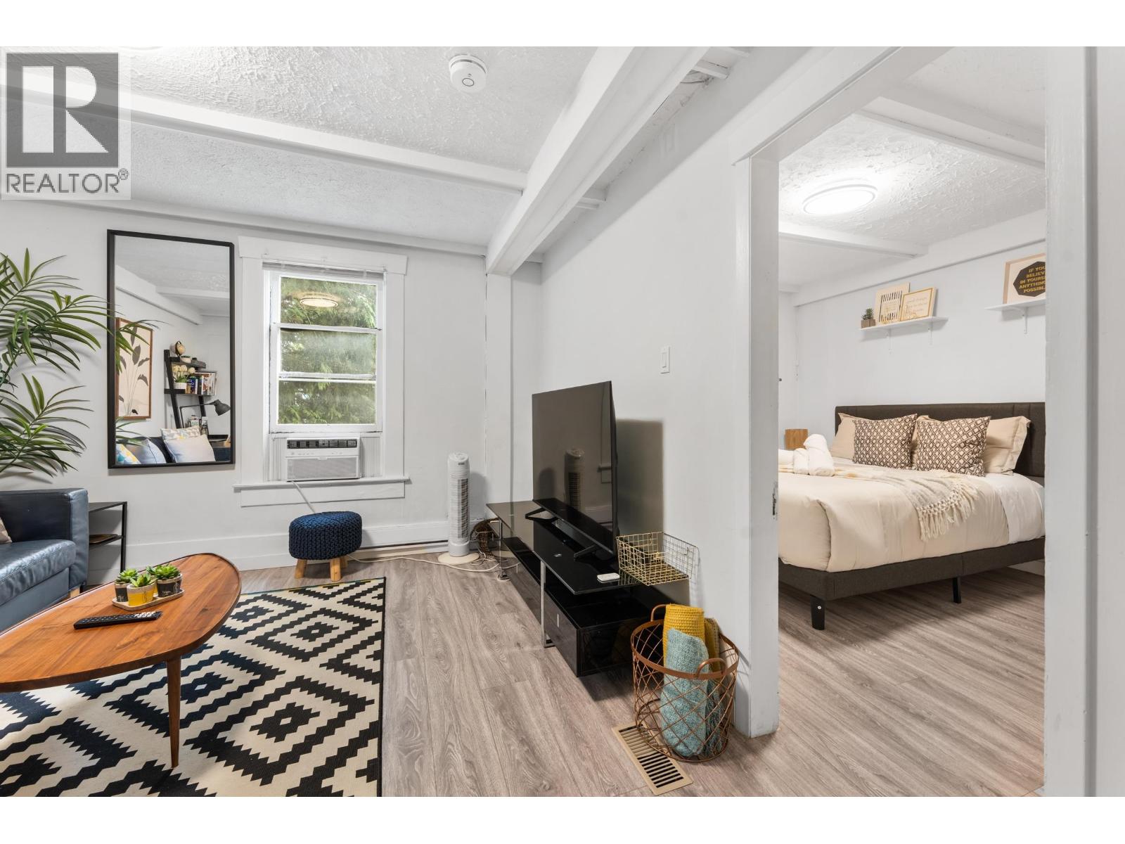 136 W 12th Avenue Property Photo 19