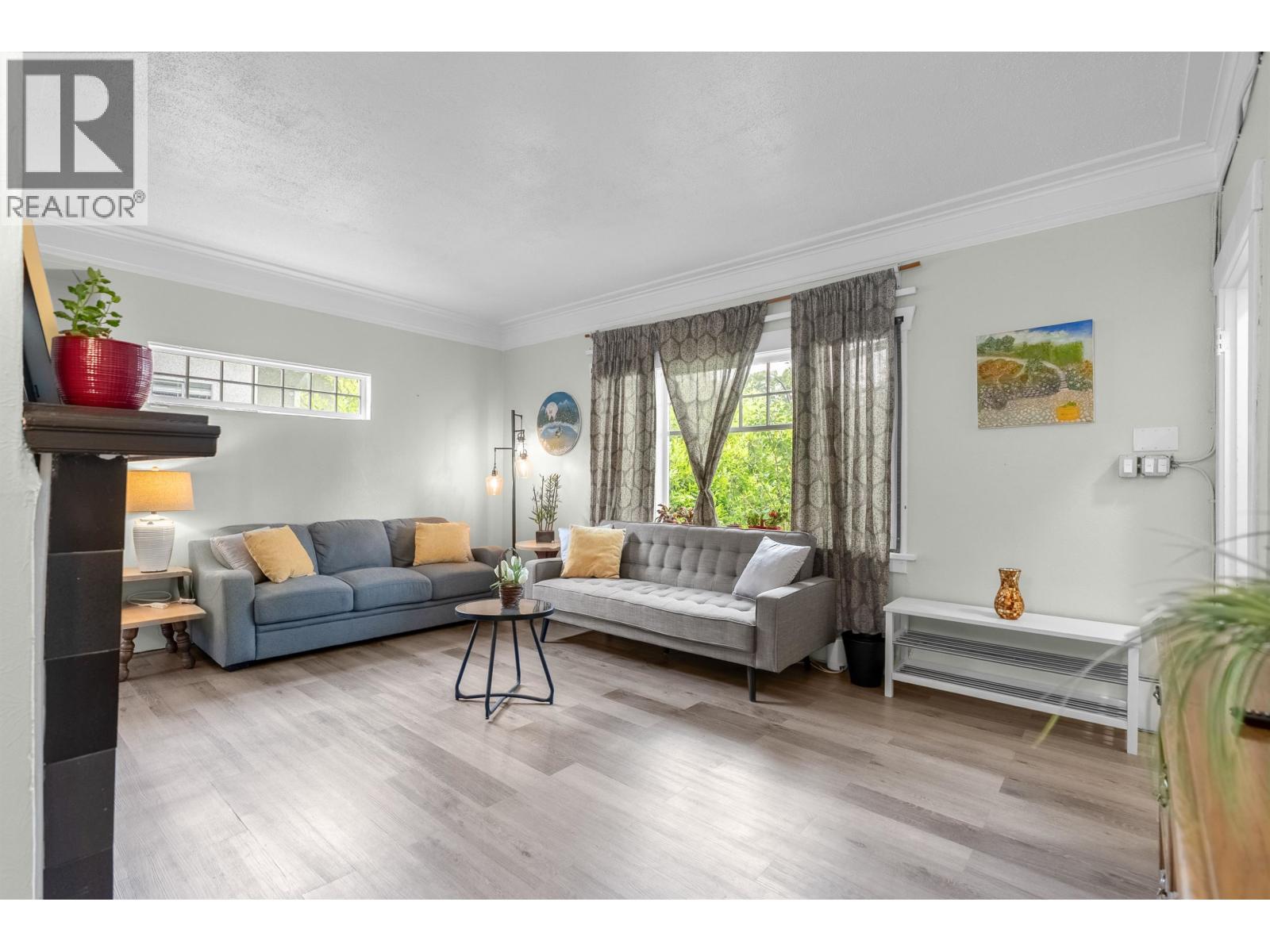3425 W 8th Avenue Property Photo 5