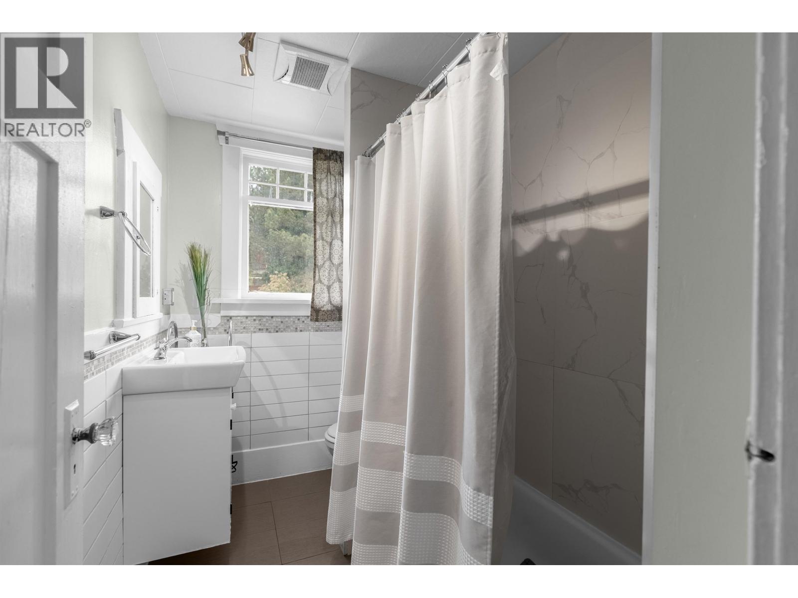 3425 W 8th Avenue Property Photo 14