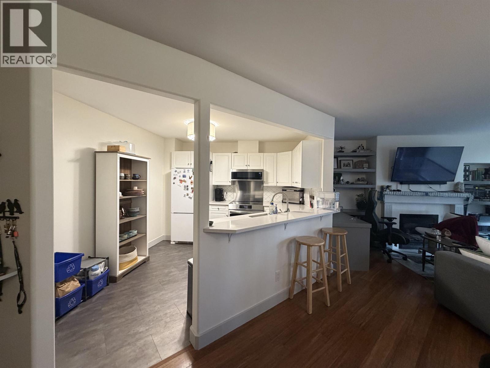 101 2055 Ingledew Street Property Photo 2