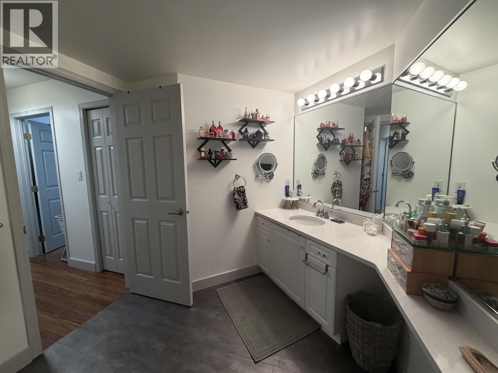101 2055 Ingledew Street Property Photo 8
