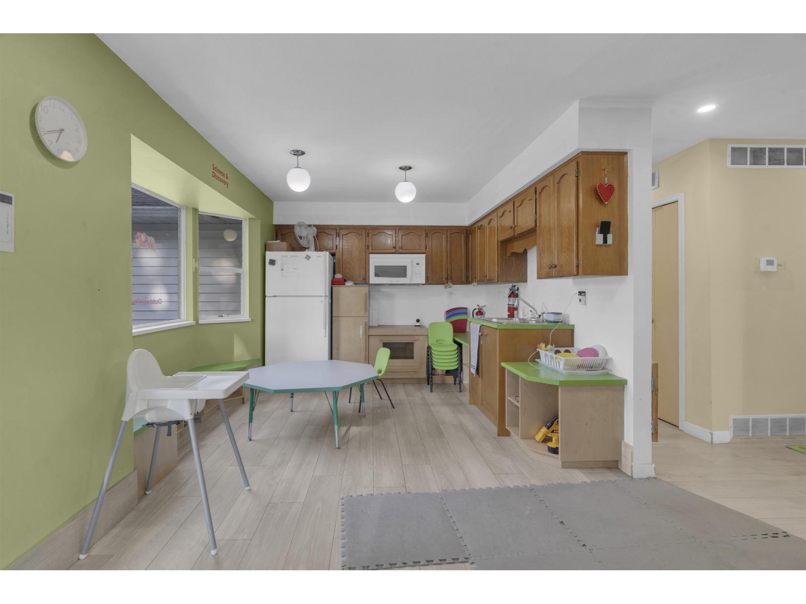 17209 62a Ave Property Photo 16