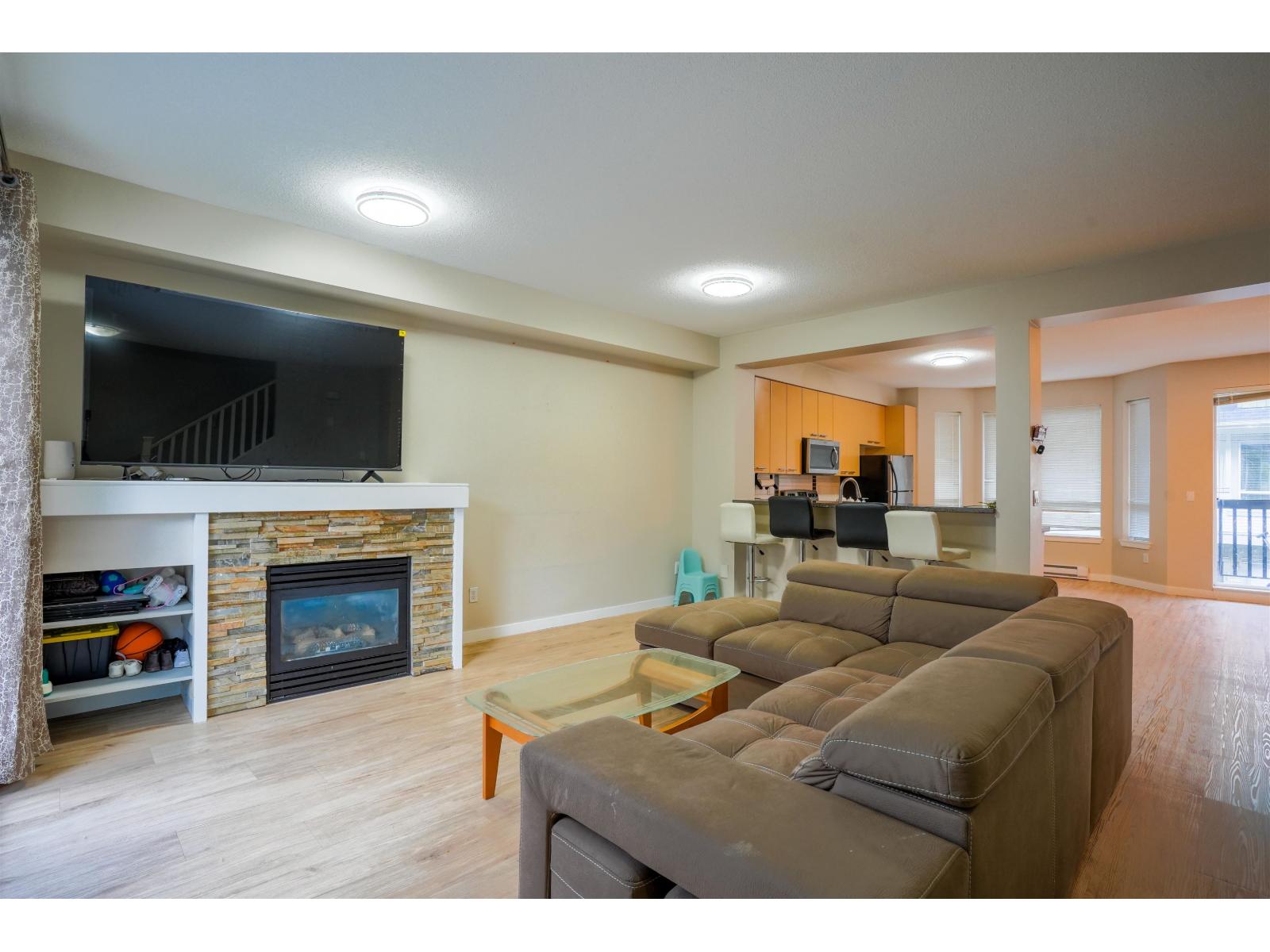15 7155 189 Street Property Photo 14