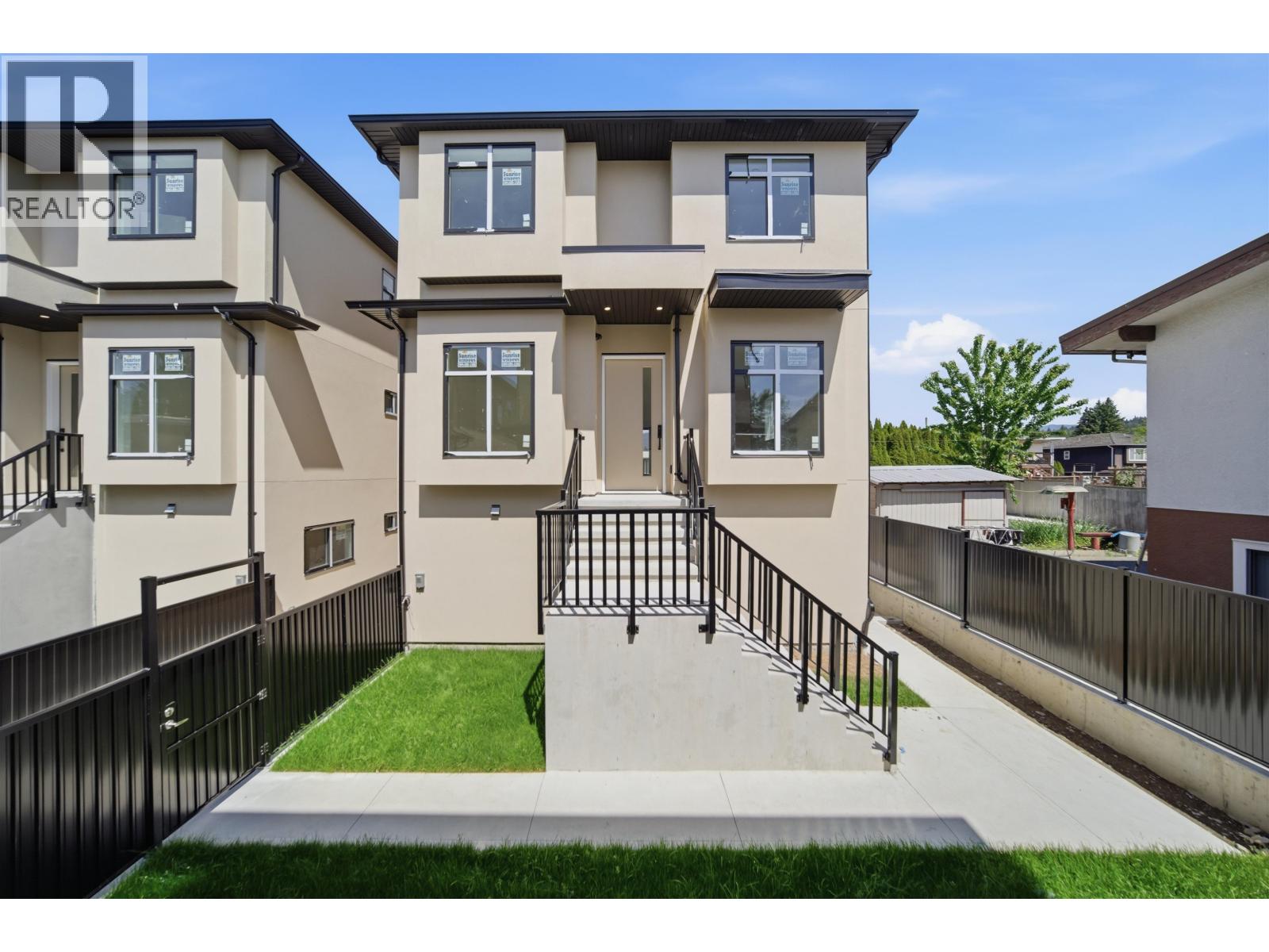 4 6885 AUBREY STREET