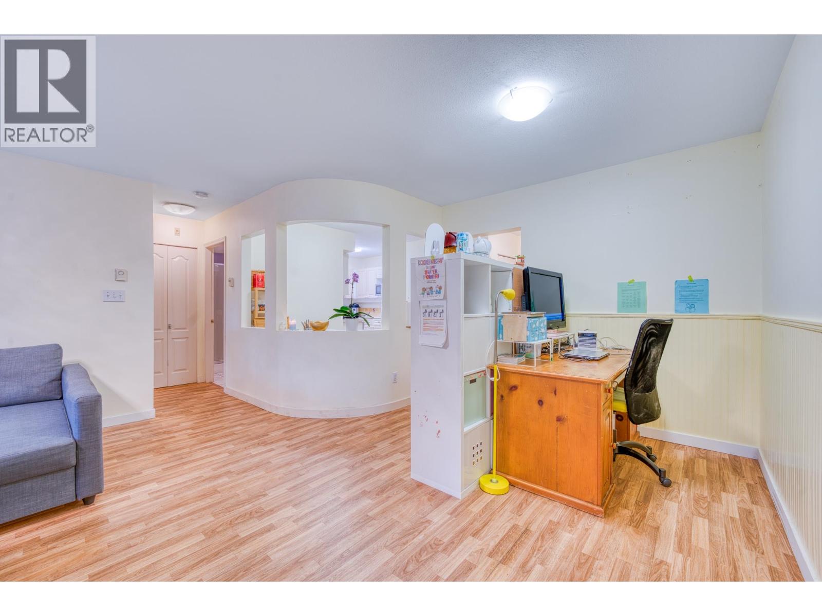 207 3738 Norfolk Street Property Photo 5