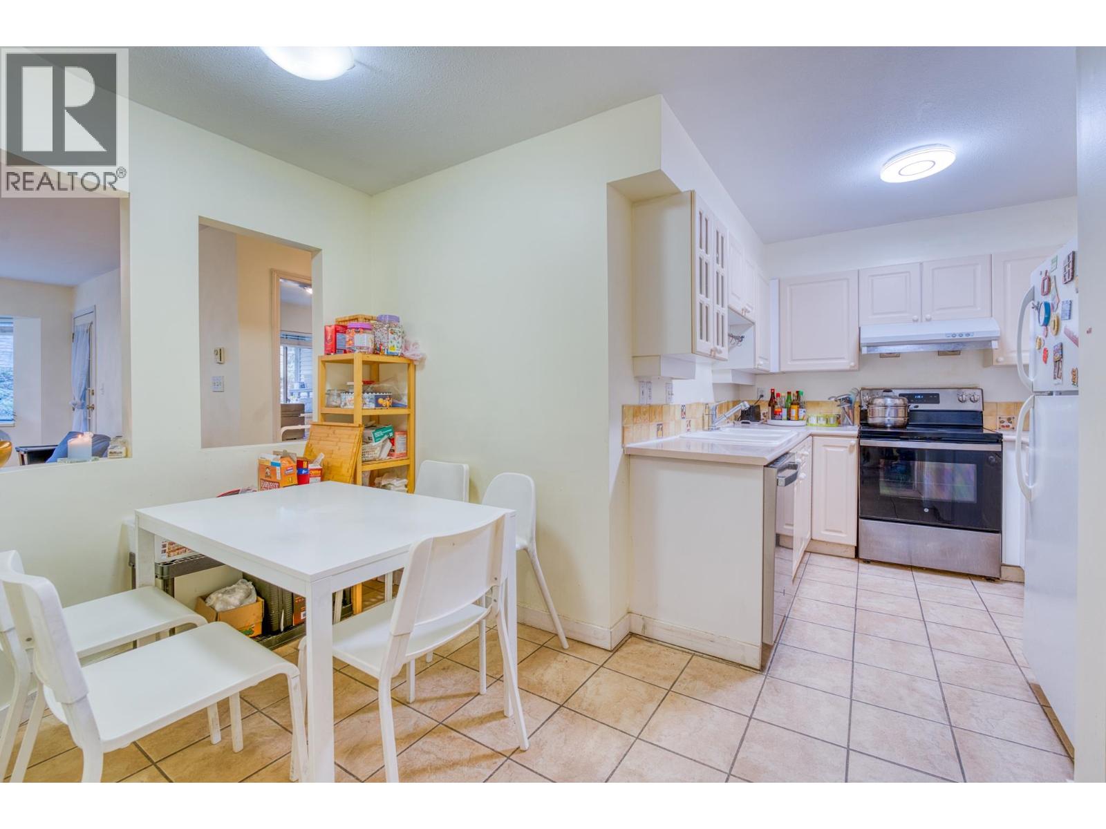 207 3738 Norfolk Street Property Photo 6