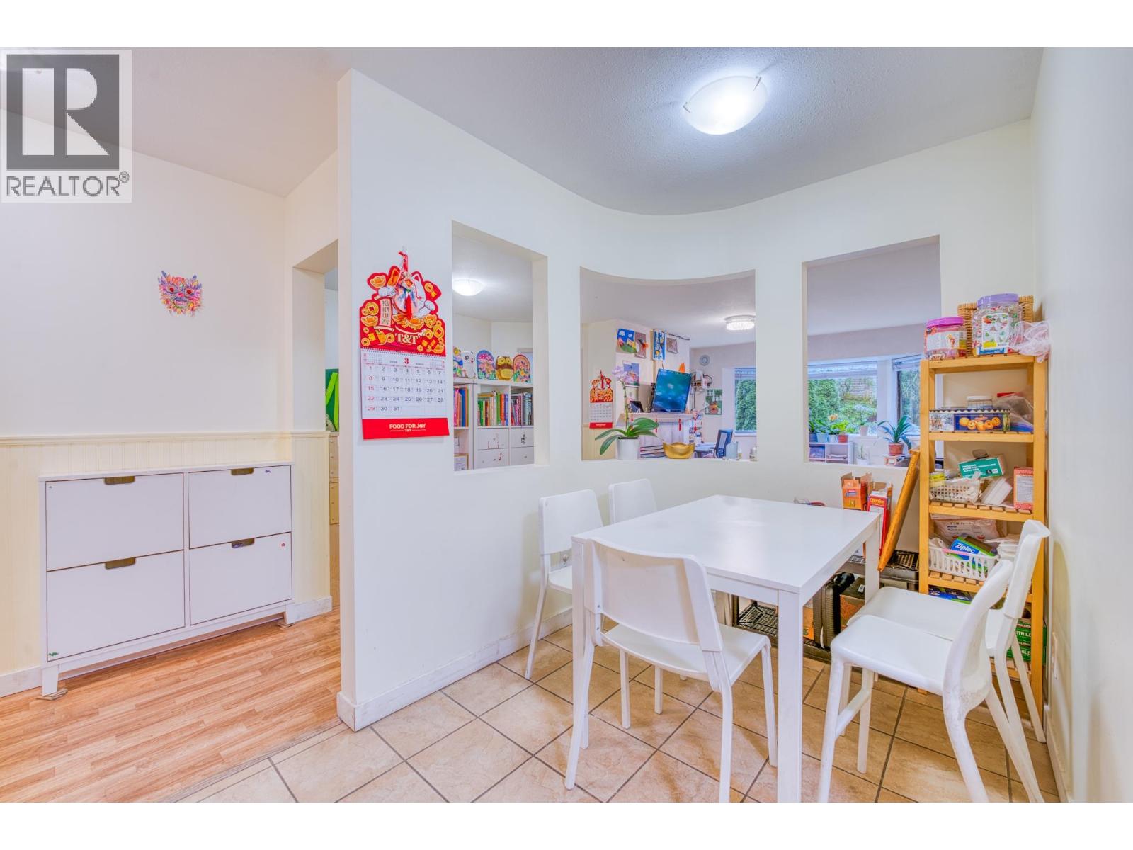 207 3738 Norfolk Street Property Photo 8