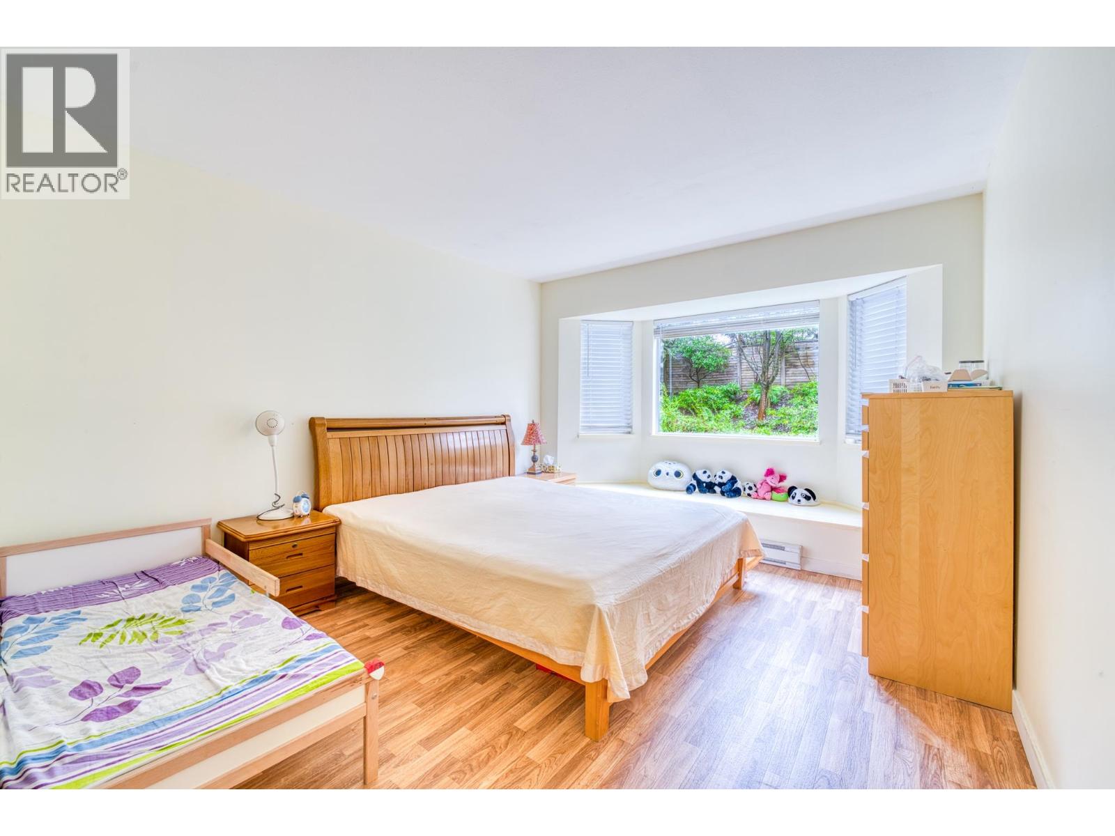 207 3738 Norfolk Street Property Photo 10