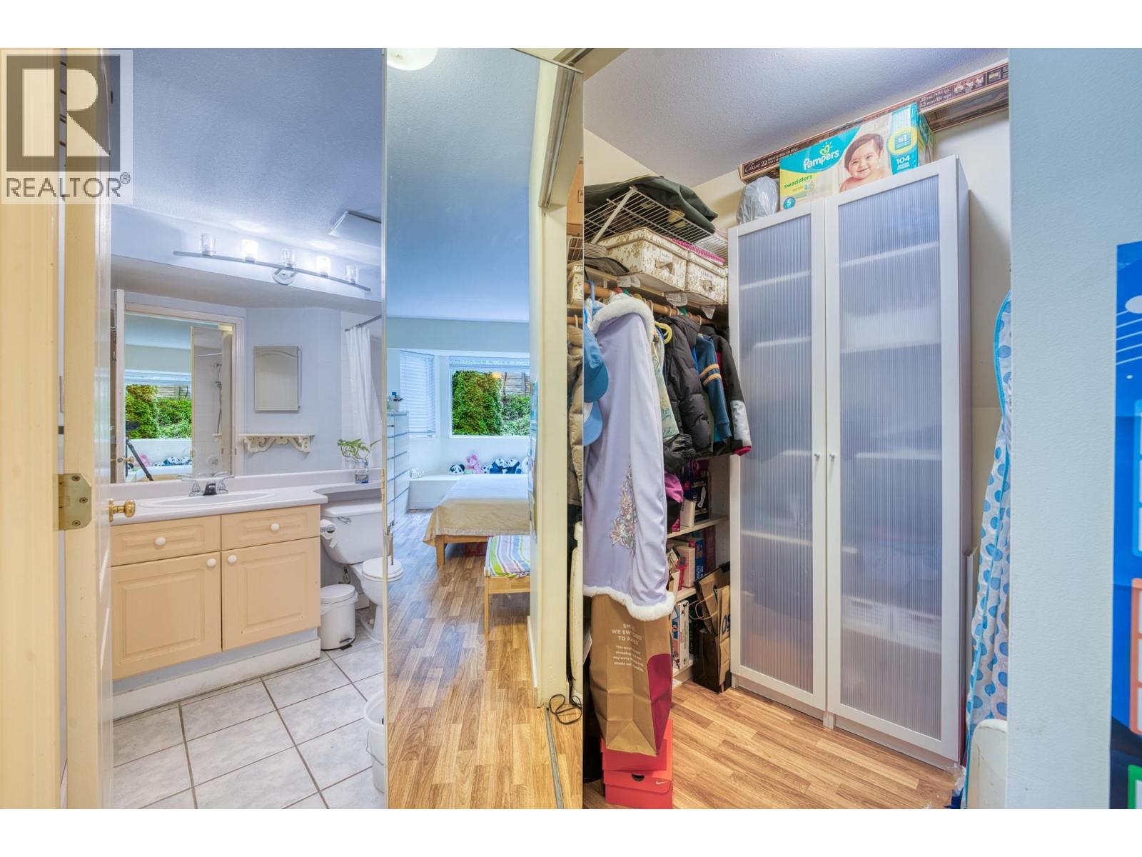 207 3738 Norfolk Street Property Photo 11