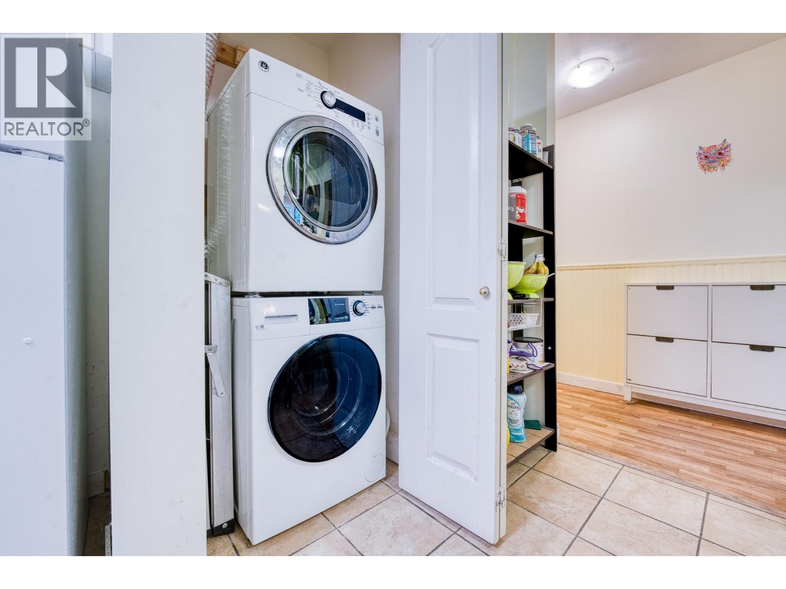 207 3738 Norfolk Street Property Photo 15
