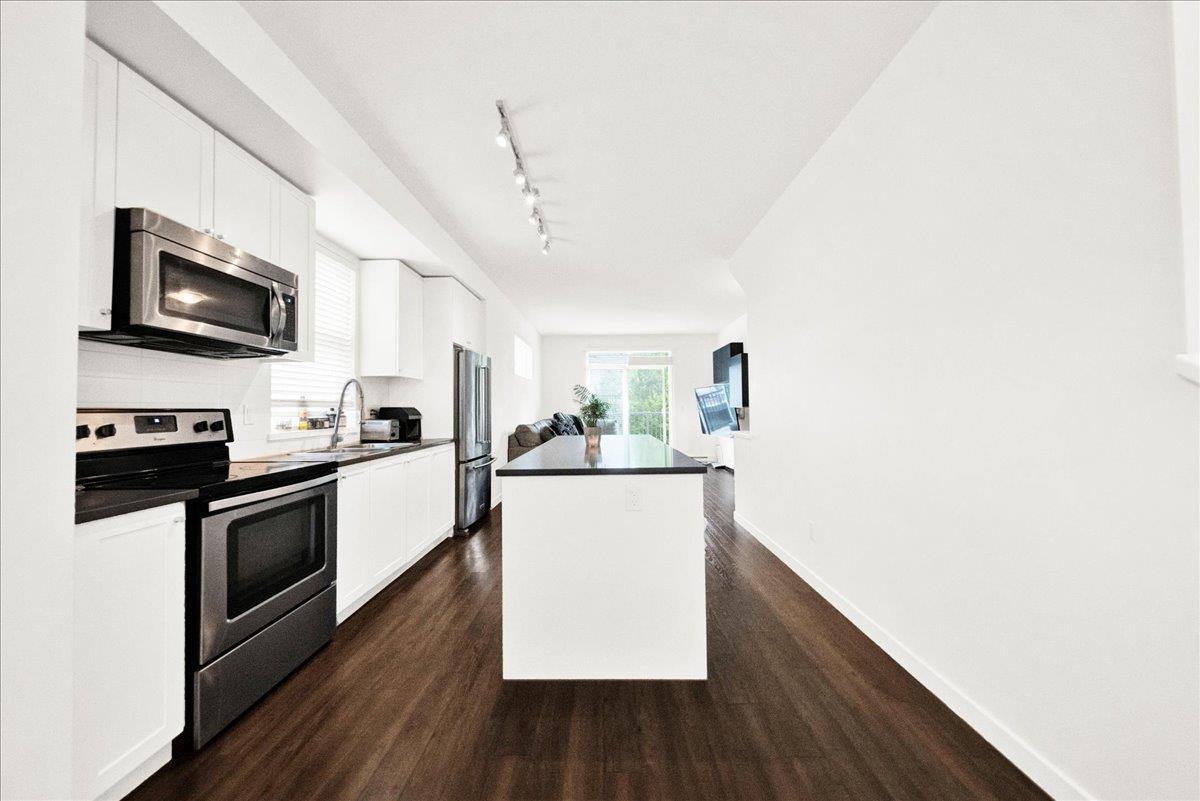 105 15340 Guildford Drive Property Photo 10