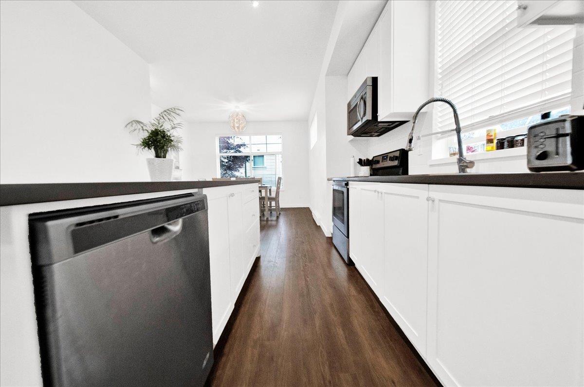 105 15340 Guildford Drive Property Photo 12