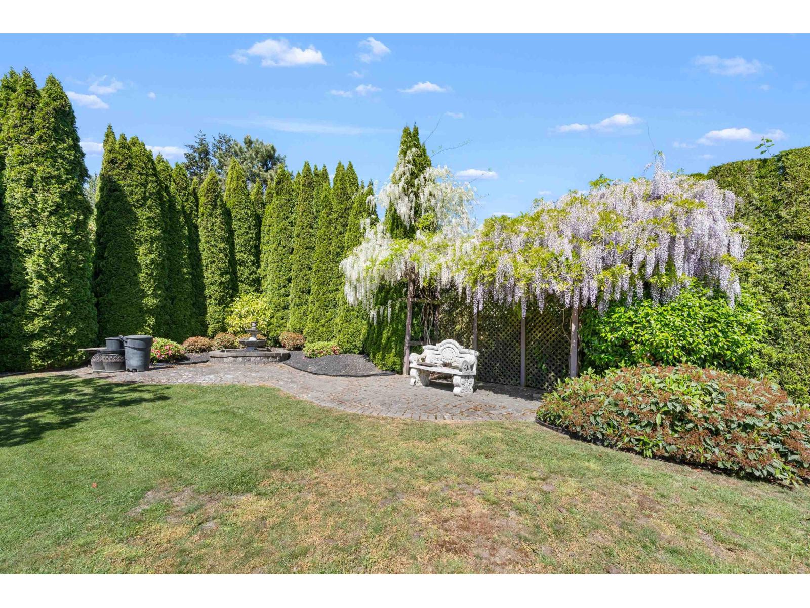15791 39a Avenue Property Photo 3