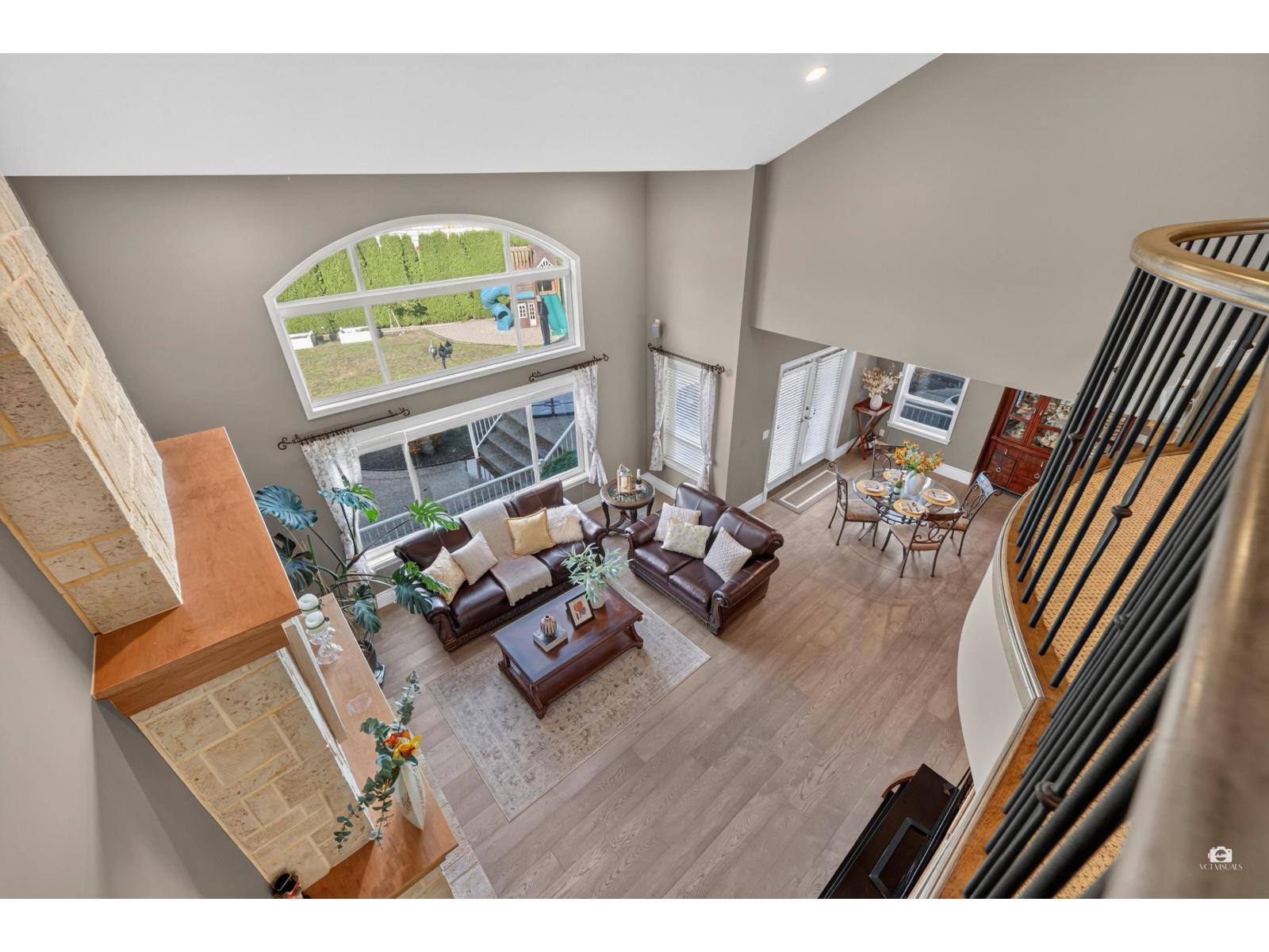 15791 39a Avenue Property Photo 4