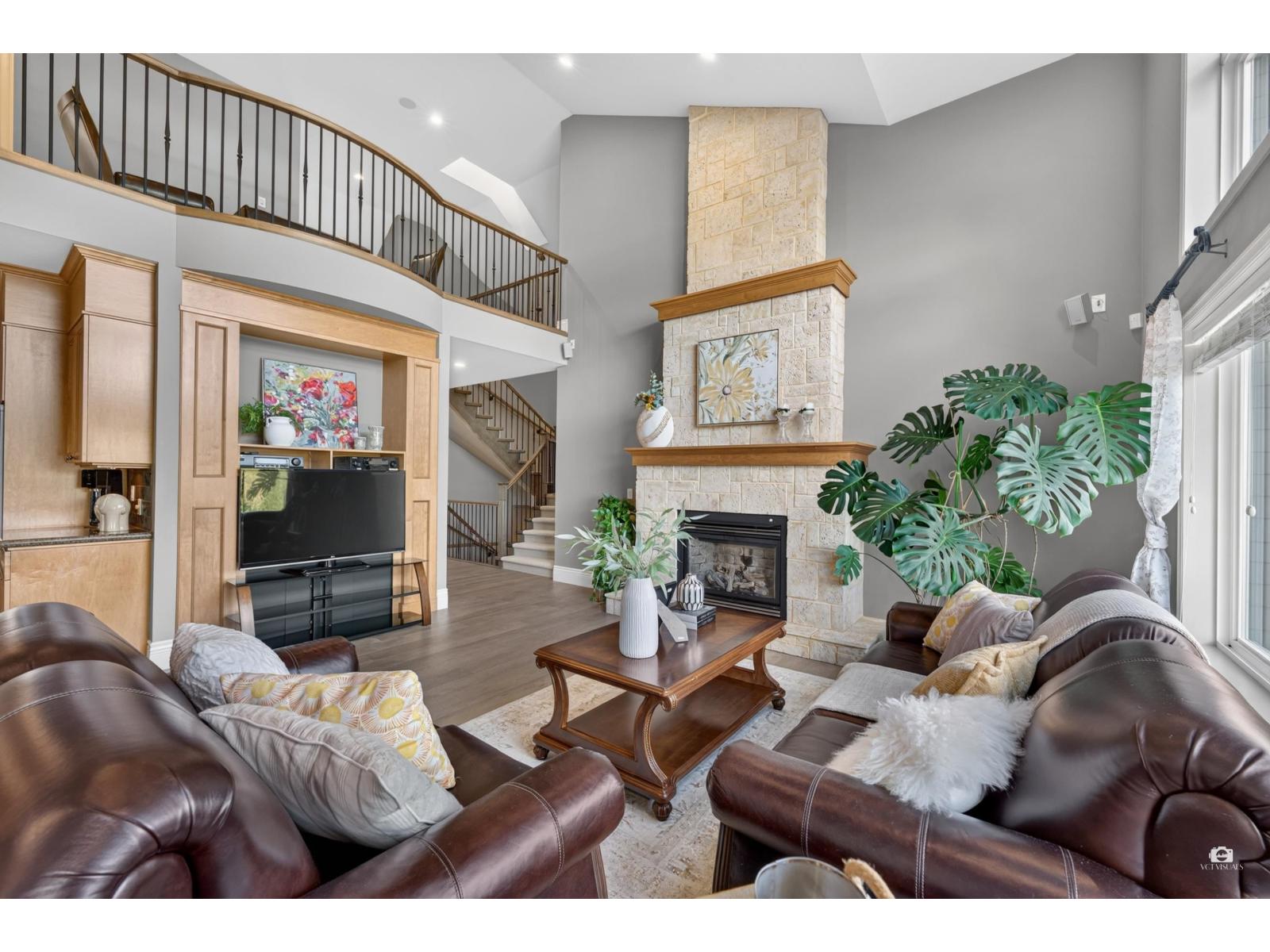 15791 39a Avenue Property Photo 6