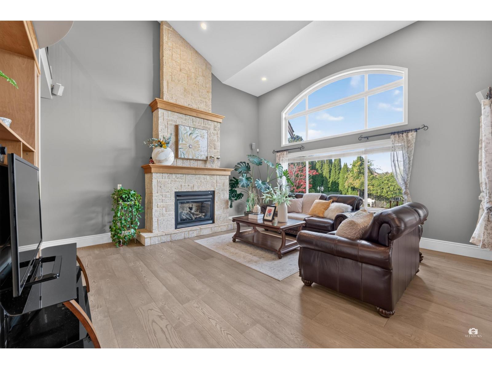 15791 39a Avenue Property Photo 7