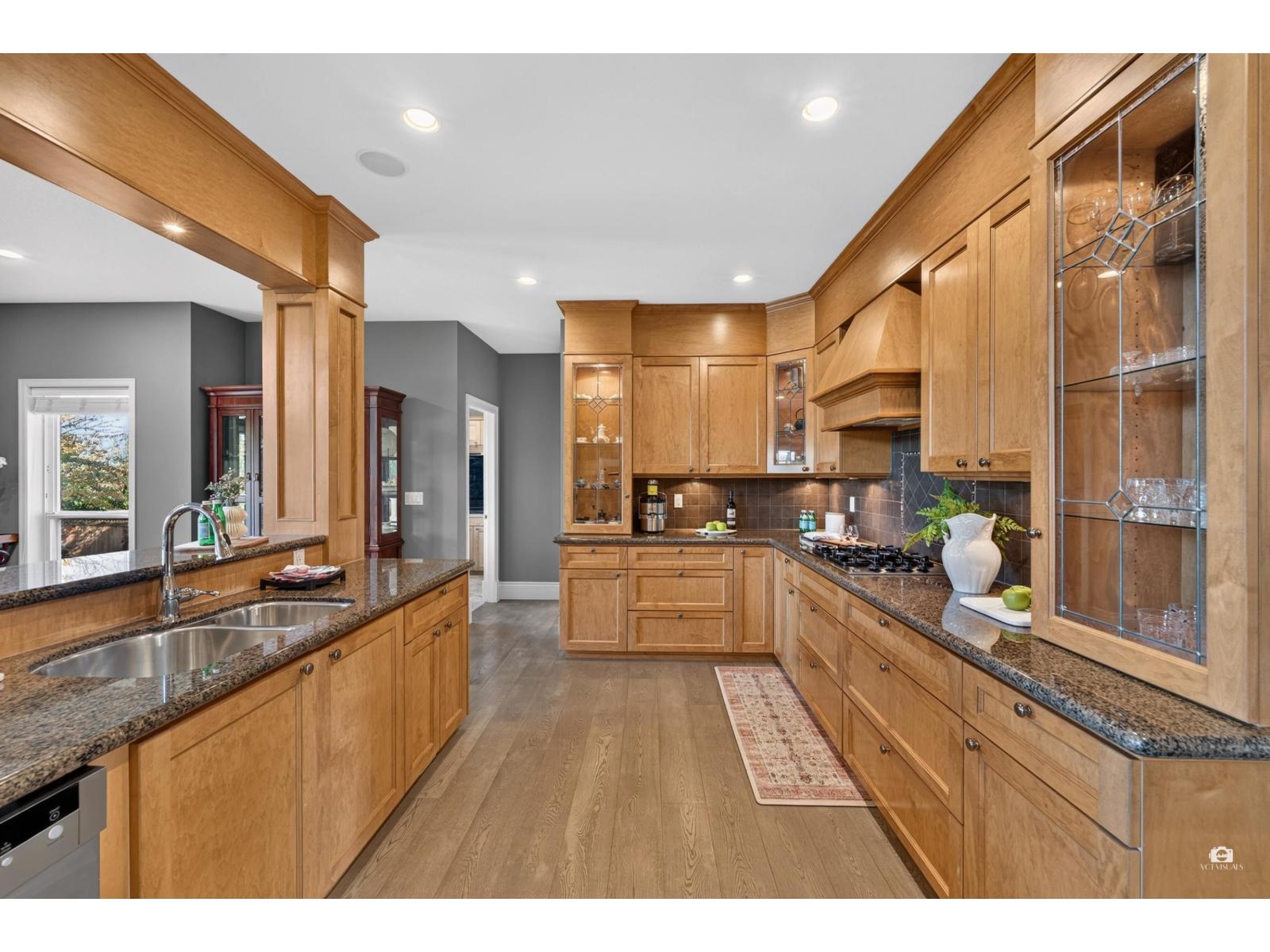 15791 39a Avenue Property Photo 8