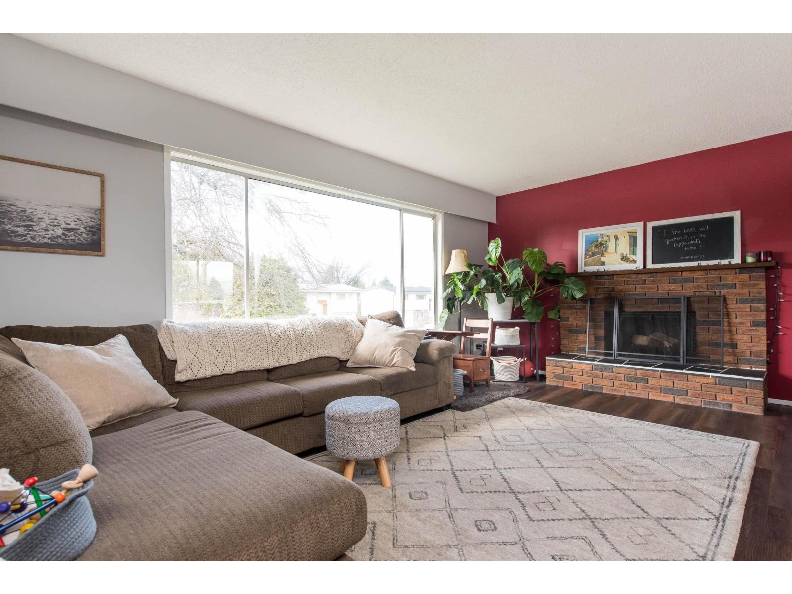 8708 Cornwall Crescent Property Photo 7