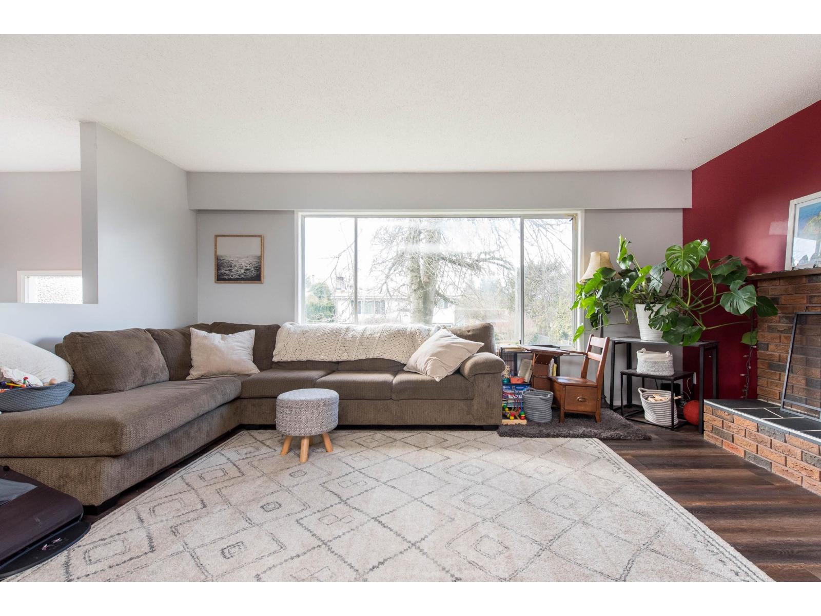 8708 Cornwall Crescent Property Photo 8