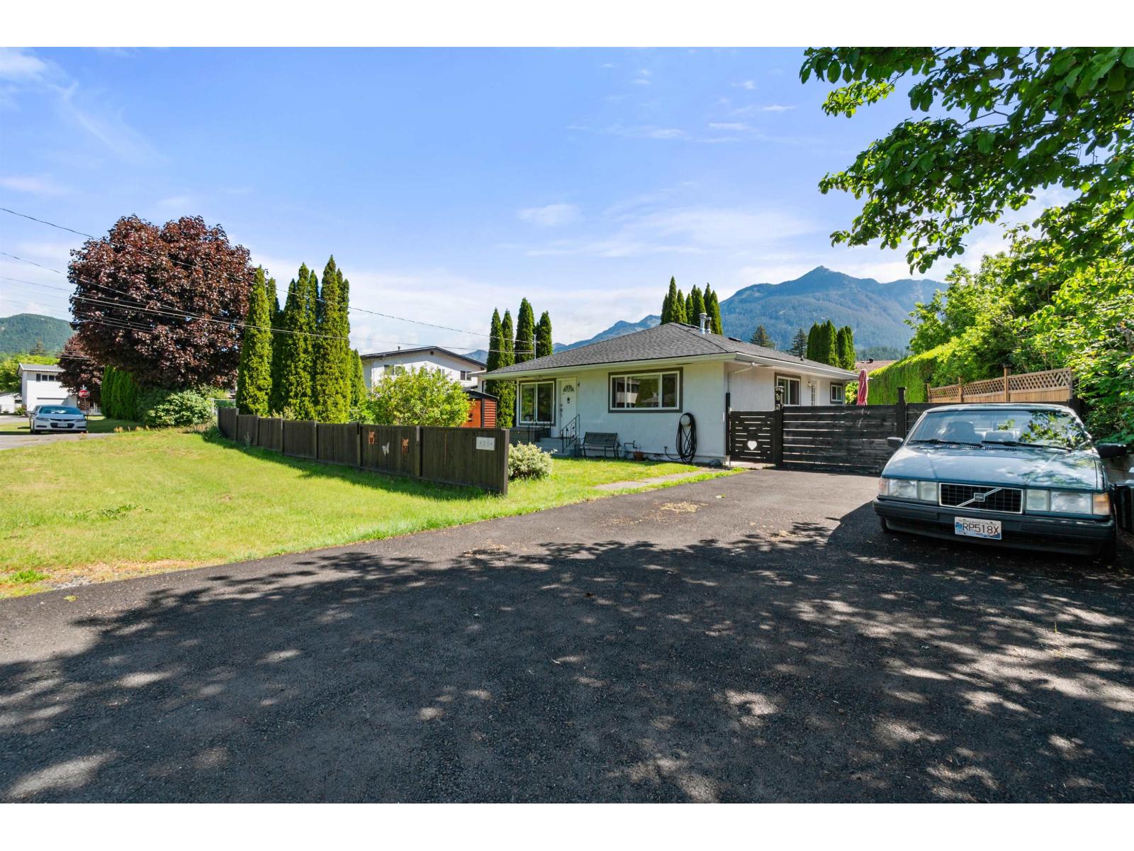435 HEMLOCK Avenue Property Photo 1