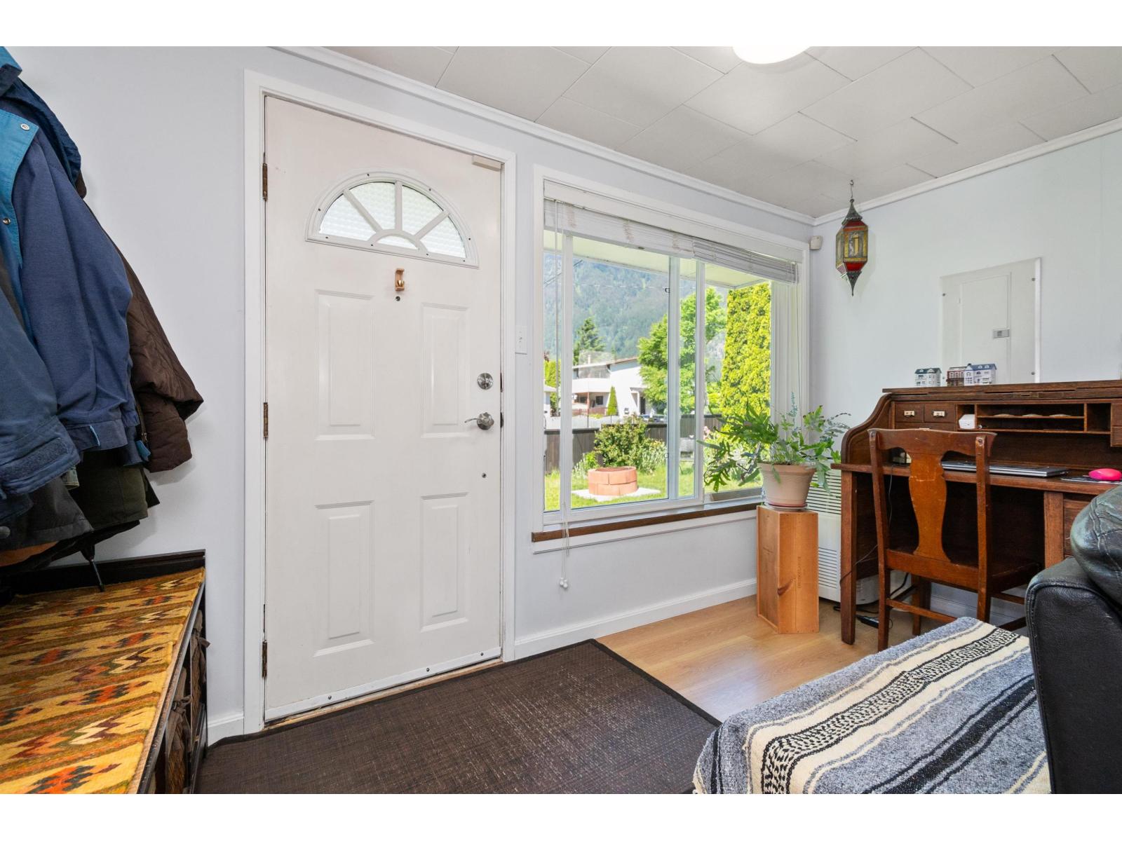 435 Hemlock Avenue Property Photo 2