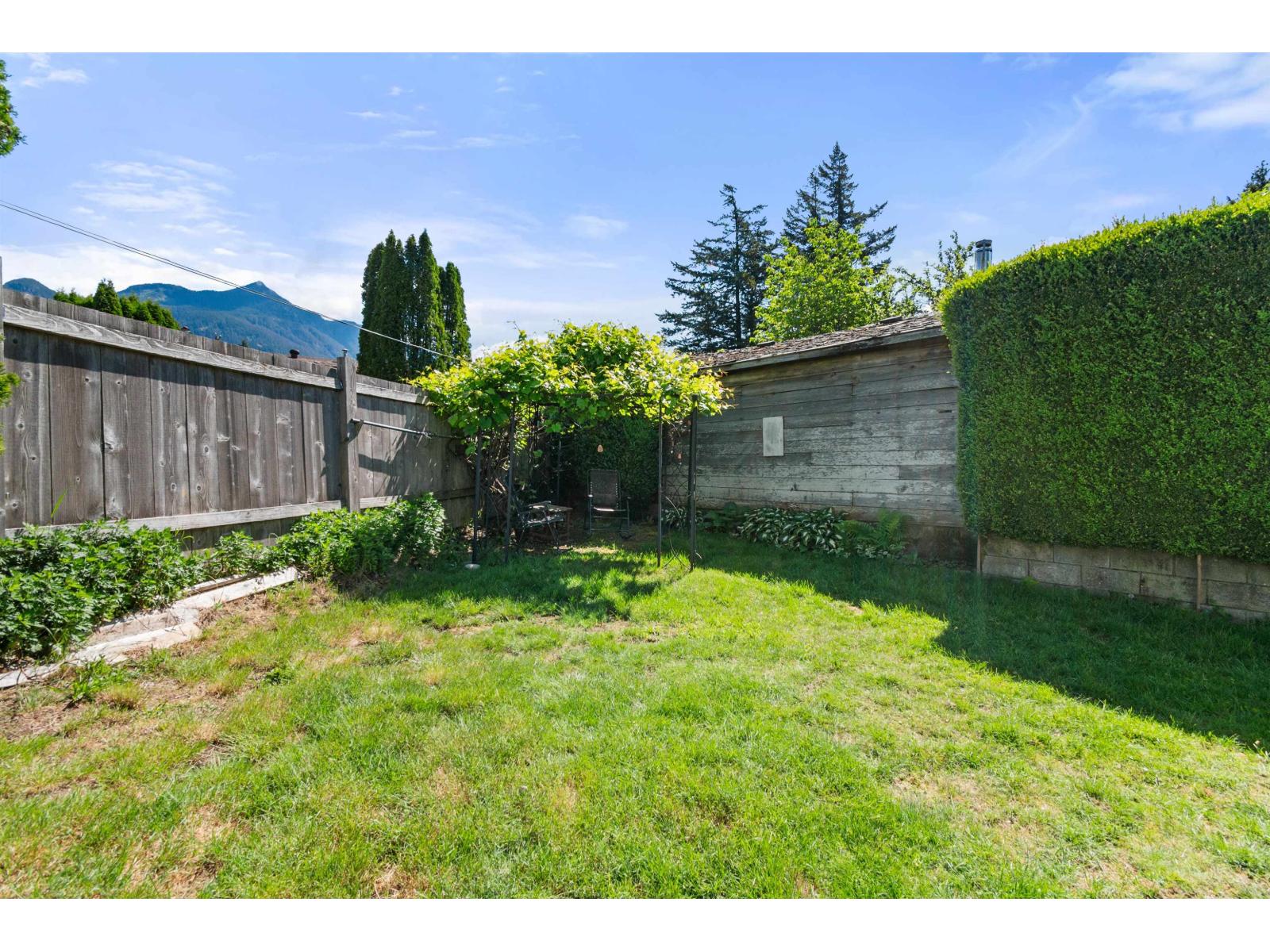 435 Hemlock Avenue Property Photo 24