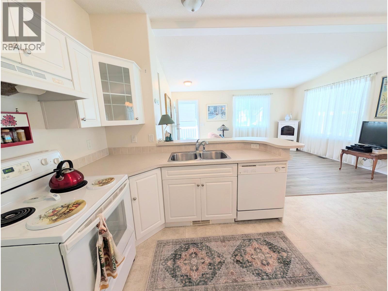 109 4510 Sunshine Coast Highway Property Photo 3