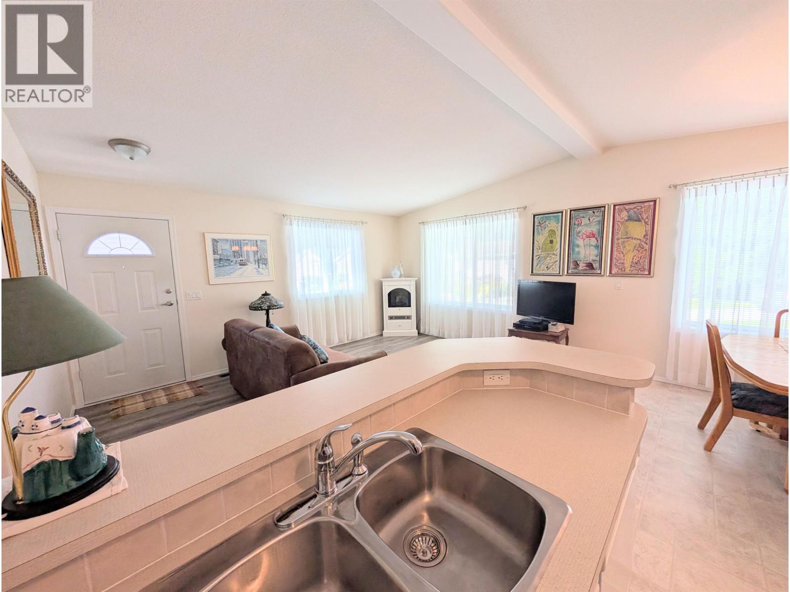 109 4510 Sunshine Coast Highway Property Photo 4