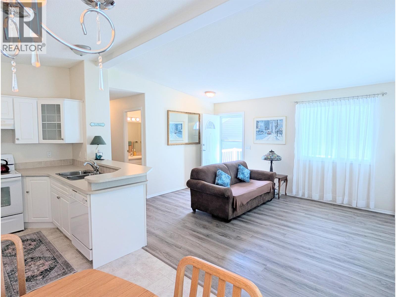 109 4510 Sunshine Coast Highway Property Photo 8