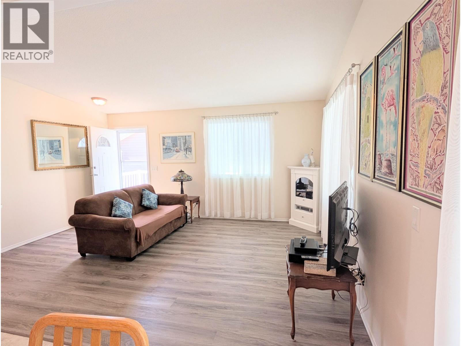 109 4510 Sunshine Coast Highway Property Photo 11