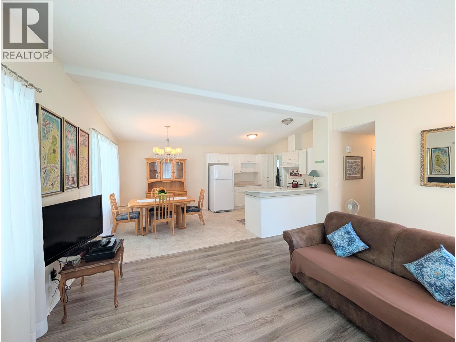 109 4510 Sunshine Coast Highway Property Photo 12