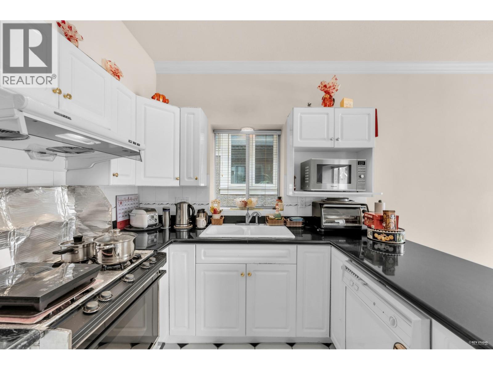 6388 Laburnum Street Property Photo 7
